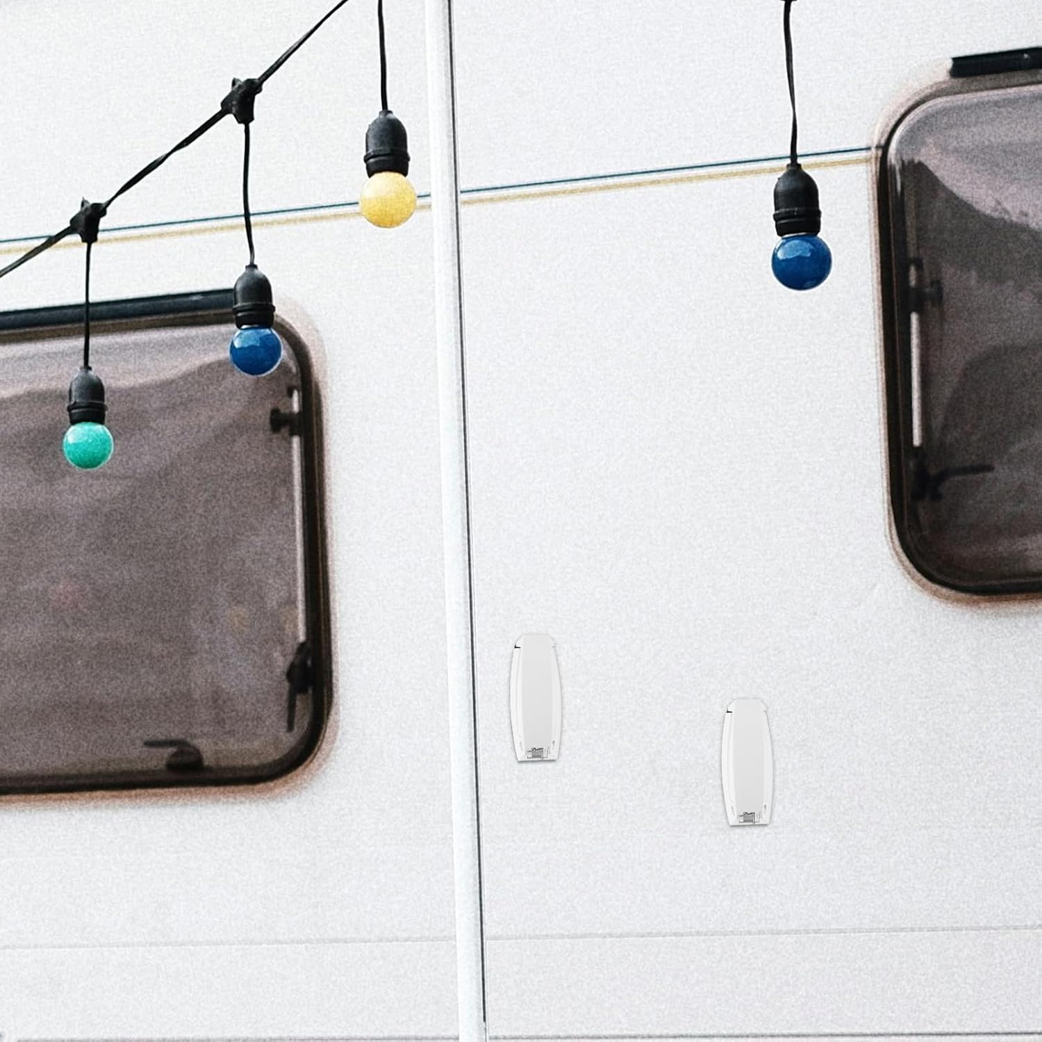  STOBAZA Loquet De Porte De Remorque Blanc En ABS, Crochet De Trappe De VR Pliable Et Caché, 2 Pièces, Crochet Pour Porte Latérale De Caravane Et Remorque